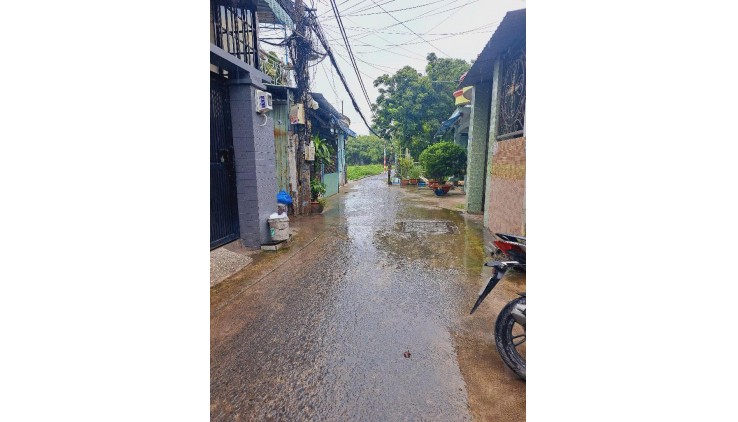 Bán Nhà Gần Ngã Tư Trung Chánh, Bà Điểm, Sổ Hồng Riêng, Không Quy Hoạch, 73m2, Nhỉnh 2 Tỷ
