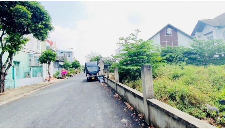 Bán đất đường 179 Tân Phú Q9 - Bán đất Q9 DT: 2000m2 thổ cư - 2MT - KC Hầm 9 tầng - Giá 55 tỷ - SHR