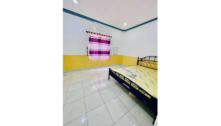 Nhà siêu rẻ - VỊ TRÍ ĐẸP - SỔ VUÔNG A4 - Gần đường Âu Cơ chỉ 3 tỷ 8