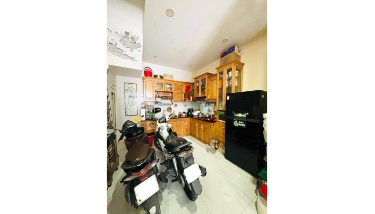 MẶT TIỀN KINH DOANH - ĐƯỜNG 8M CÓ LỀ - 4.5 x 9.5 - 3 TẦNG - HƠN 4 TỶ