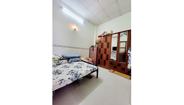 NHÀ 2 TẦNG 4 X 8, GẦN CHỢ BÌNH LONG - BÌNH TÂN,  3. X TỶ