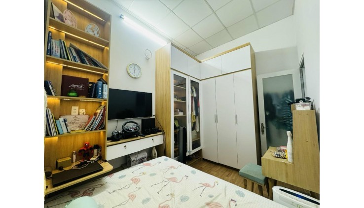 Giá: 3.7 Tỷ, HIẾM CÓ QUẬN 2 - HẺM XE HƠI - BÁN GẤP