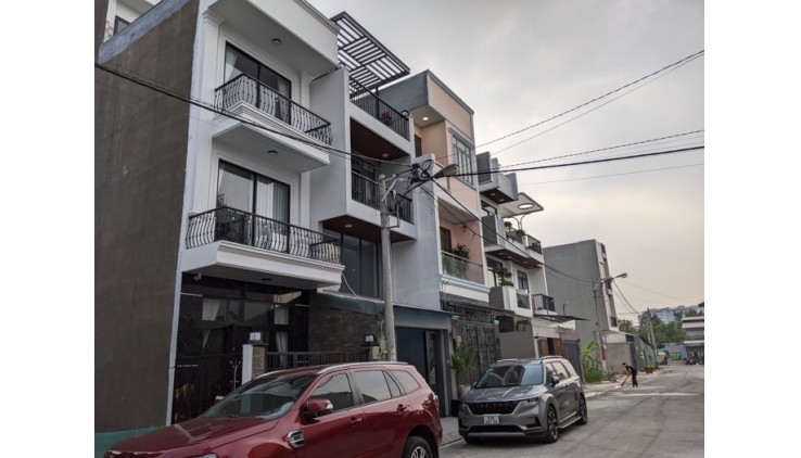 Bán nhà Đường Bưng Ông Thoàn, DT 60 m, chủ tặng lại nội thất trị giá gần 1 tỷ - GIá nhình 6 tỷ