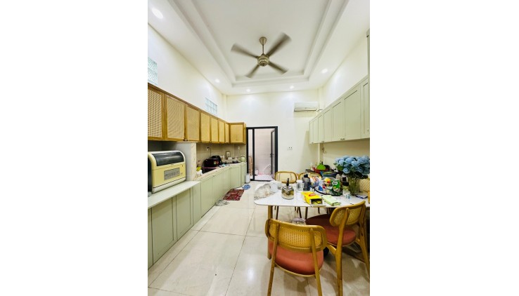 N32 - Huỳnh Văn Bánh - 80m2 4 Tầng BTCT - ngang  4 - 5PN Giá 12.5 tỷ