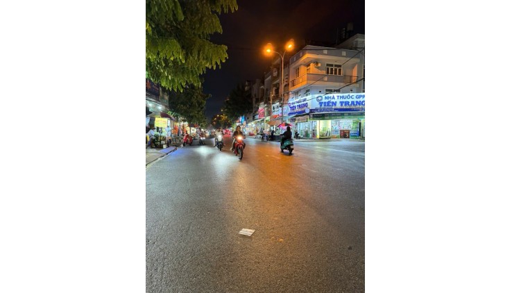 HÀNG NÓNG - GIÁ SIU TỐT - 2 MẶT TIỀN TRƯỚC SAU THOÁNG MÁT  - HẺM THÔNG TỨ TUNG - 2 TẦNG - 68M2 -  - PHÙ HỢP MUA Ở HOẶC XÂY MỚI 4-5 TẤM - GẦN CHỢ -
