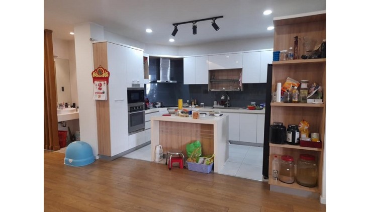 Bán khách sạn MT Lê Cao Lãng, Phú Thạnh, Tân Phú, 220m2, 5 tầng, thang máy, ngang 11m.