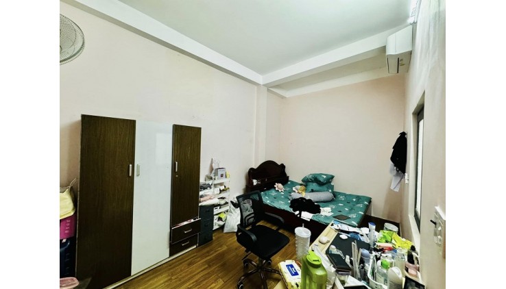 Bán CHDV mặt tiền ngay Nguyễn Chánh Sắt, P13, Tân Bình, 190m2, 5 tầng, thang máy.