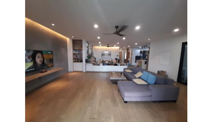 Bán khách sạn MT Lê Cao Lãng, Phú Thạnh, Tân Phú, 220m2, 5 tầng, thang máy, ngang 11m.