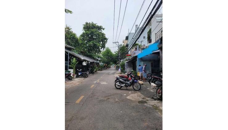 Bán nhà mặt tiền Tân Thới Nhất 5, Tân Thới Nhất, Quận 12,  
DT 100m2 (5.25 x 24) x C4, 
Chỉ 4.95tỷ TL