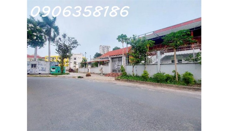 BÁN GẤP BIỆT THỰ 2 MẶT TIÊN, 300M2 GIÂP QUẬN GÒ VẤP