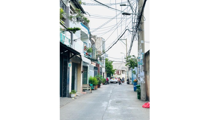 TÂN HÒA ĐÔNG - TỈNH LỘ 10 KẾ TÊN LỬA - ĐƯỜNG XE TẢI TRÁNH THÔNG - VỊ TRÍ KINH DOANH - 64M2 - 2 TẦNG MỚI ĐẸP DỌN VÀO Ở NGAY CHỈ NHỈNH 4 TỶ