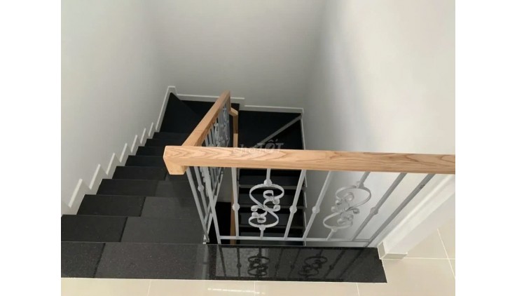 Nhà Mới Đẹp Linh Trung, Thủ Đức - Hẻm Ô Tô - Vị Trí Đắc Địa - Giá Tốt
