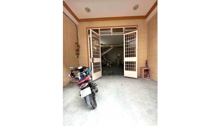 Cho thuê nhà hẻm xe hơi đường Phạm Phú Thứ, Tân Bình - Khu vực sầm uất