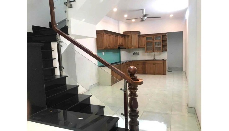 Nhà cho thuê hẻm xe hơi Thích Quảng Đức, Phú Nhuận - Sạch sẽ, rộng rãi.