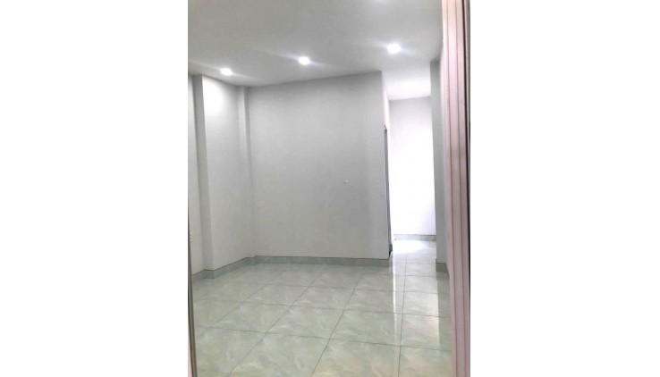 Nhà cho thuê hẻm xe hơi Thích Quảng Đức, Phú Nhuận - Sạch sẽ, rộng rãi.
