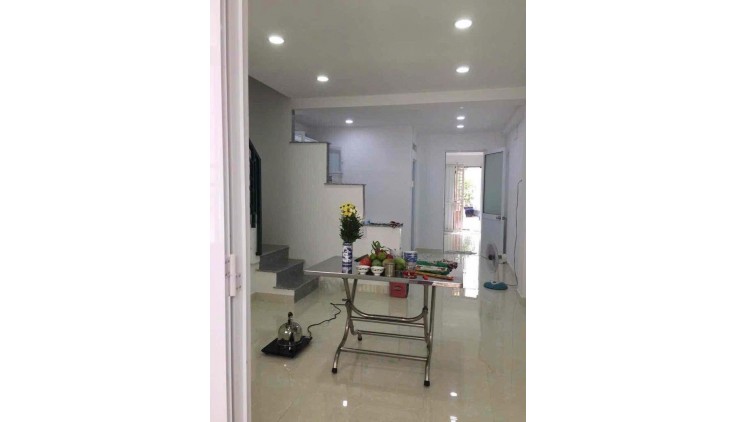 Cho thuê nhà nguyên căn hẻm đường Trần Hữu Trang, Phú Nhuận