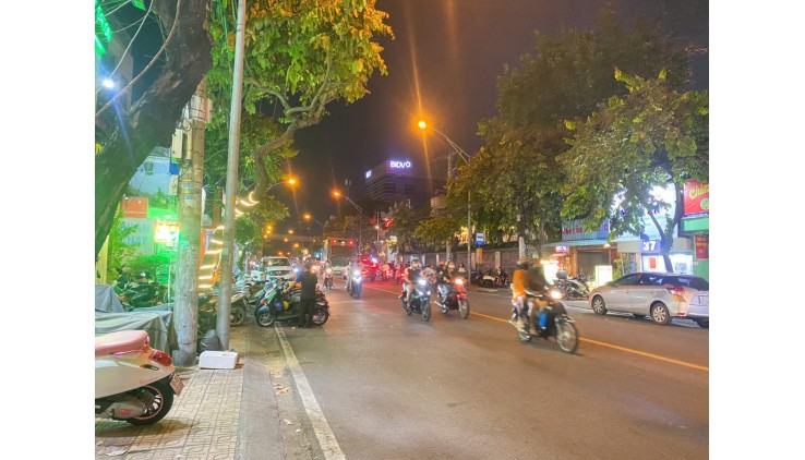 Cho thuê nhà 1T3L 300m2 5pn mặt tiền đường Đặng Văn Bi Bình Thọ