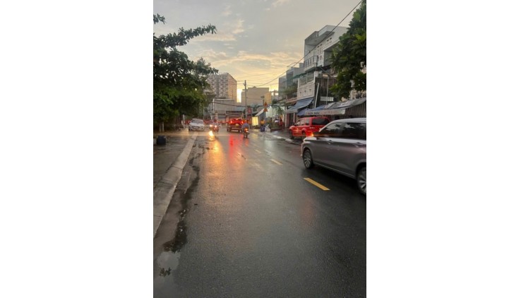 MẶT TIỀN KINH DOANH LÝ TẾ XUYÊN NỠ HẬU. NGANG 5.6M. MỚI MÙI SƠN DOẠN VÀO KD NGAY. GIÁ HƠN 12 TỶ. BỚT LỘC.