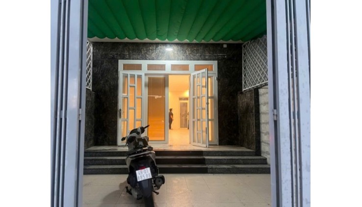 MẶT TIỀN KINH DOANH LÝ TẾ XUYÊN NỠ HẬU. NGANG 5.6M. MỚI MÙI SƠN DOẠN VÀO KD NGAY. GIÁ HƠN 12 TỶ. BỚT LỘC.