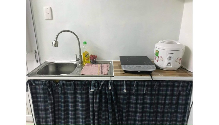 Cho thuê phòng có ban công tại Trần Khắc Chân, Quận 1, DT 16m2, giá 4,6 triệu.