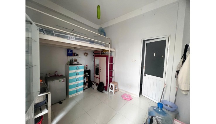 Cho thuê phòng có ban công tại Trần Khắc Chân, Quận 1, DT 16m2, giá 4,6 triệu.
