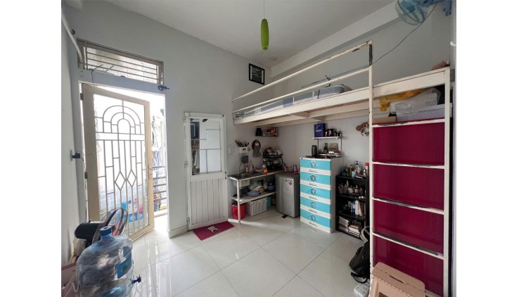 Cho thuê phòng có ban công tại Trần Khắc Chân, Quận 1, DT 16m2, giá 4,6 triệu.