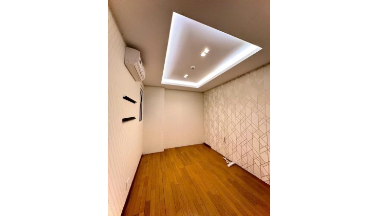 Bán căn hộ 2PN2WC-80m2 giá 4.350 tỷ tặng nội thất chung cư Sky Center Phổ Quang. LH 0932192 028-Mai