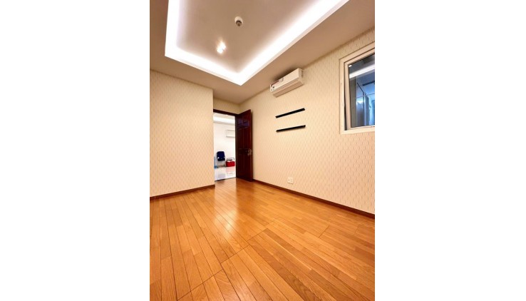 Bán căn hộ 2PN2WC-80m2 giá 4.350 tỷ tặng nội thất chung cư Sky Center Phổ Quang. LH 0932192 028-Mai
