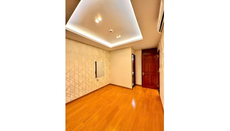 Bán căn hộ 2PN2WC-80m2 giá 4.350 tỷ tặng nội thất chung cư Sky Center Phổ Quang. LH 0932192 028-Mai