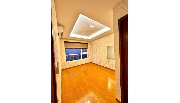 Bán căn hộ 2PN2WC-80m2 giá 4.350 tỷ tặng nội thất chung cư Sky Center Phổ Quang. LH 0932192 028-Mai