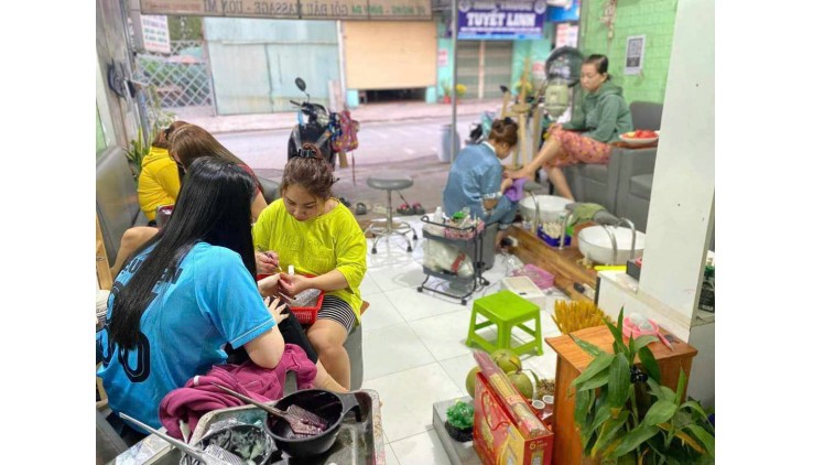 Nằm ngay mặt tiền đường huyết mạch ở HCM giáp ranh quận 1