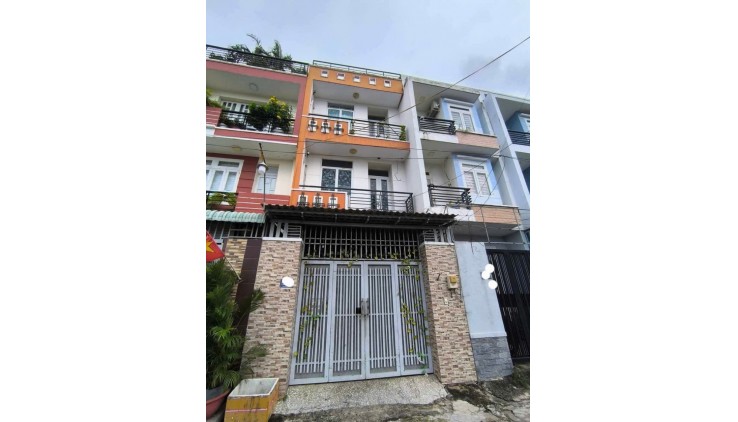 NHÀ BÁN KHU PHÂN LÔ ĐÌNH PHONG PHÚ. Ô TÔ LƯỢN QUANH.61M. 4 TẦNG BTCT. 4PN. NHỈNH 6 TỶ. BỚT LỘC.