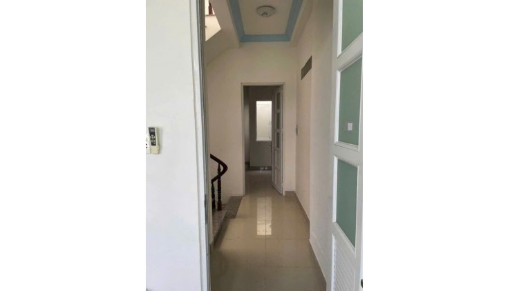 NHÀ BÁN KHU PHÂN LÔ ĐÌNH PHONG PHÚ. Ô TÔ LƯỢN QUANH.61M. 4 TẦNG BTCT. 4PN. NHỈNH 6 TỶ. BỚT LỘC.