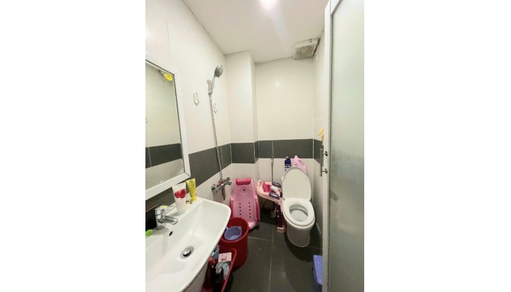 NGANG 3,6 X 6,3 ĐÚC 4,5 TẤM DƯỚI 2 TỶ Q7 BÙI VĂN BA