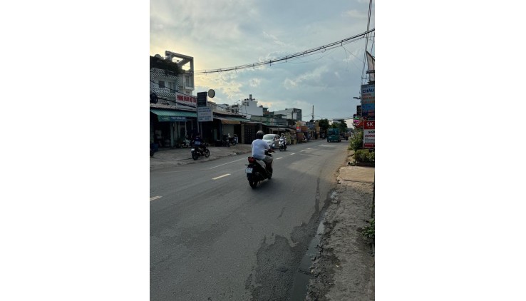 HÀNG HIẾM KHÔNG CÓ CĂN THỨ 2, CHỦ GẤP LẮM RỒI GIẢM THÊM 150 TRIỆU , GIÁ NHỈNH 6 T. Ỷ. CÓ THỂ TÁCH THÀNH 2 SỔ 2 CĂN NHÀ. BEF6CA