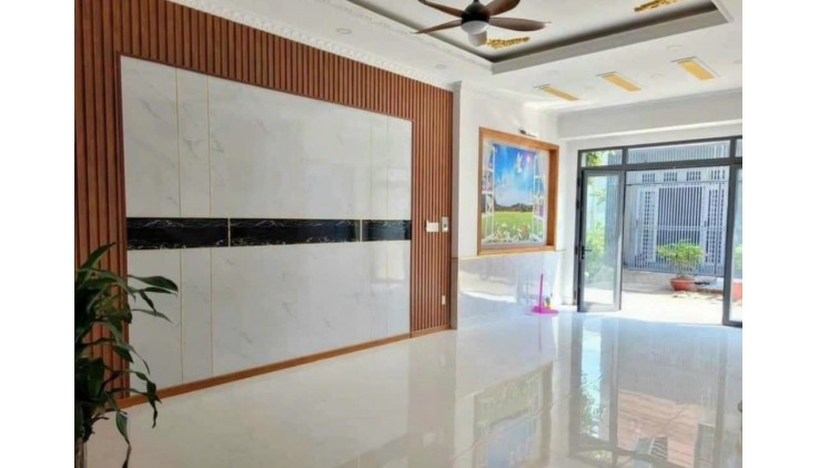 CÒN CĂN CẤP 4 CHỦ ĐỂ LẠI GIÁ RẺ NHÀ CHÍNH CHỦ GIẤY TỜ ĐẦY ĐỦ GẦN CHỢ BÌNH CHÁNH, THƯƠNG LƯỢNG THÊM
