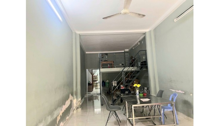 Mặt tiền Ngang 4 x 21 ĐÚC 4TẤM  Q4 có 200 triệu m 
vay bank 70% sát Q1,2...1 phút
