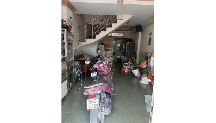 CHỦ CẦN BÁN GẤP NHÀ ĐẸP-HẺM XE HƠI 8M THẲNG 1 TRỤC SÁT MẶT TIỀN ĐƯỜNG NGUYỄN QUÝ YÊM, CHỈ NHỈNH 4 TỶ