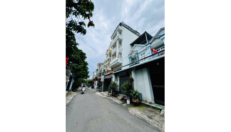Ngộp Bán Gấp Khách sạn 2 mặt tiền đường TA10  65m2, 5  tầng- P- Thới An, Quận12