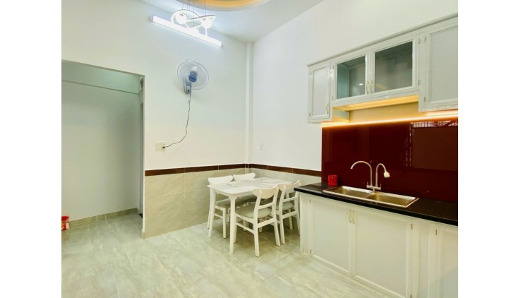 Bán nhà Gò Vấp, sát mặt tiền Quang Trung, 50m2 nở hậu 2 tầng.