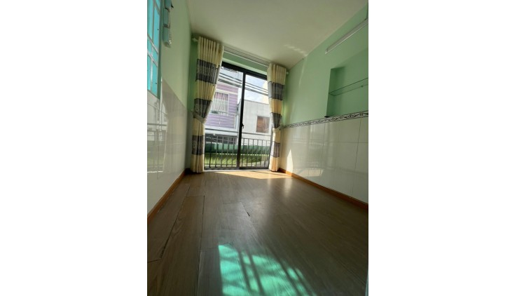 Mặt tiền căn góc đúc 5 tấm Q 4 hơn 2 ,5 tỷ xx
