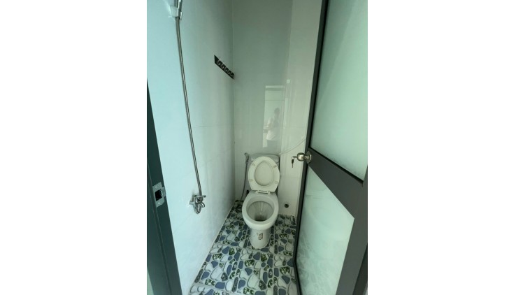 Mặt tiền căn góc đúc 5 tấm Q 4 hơn 2 ,5 tỷ xx