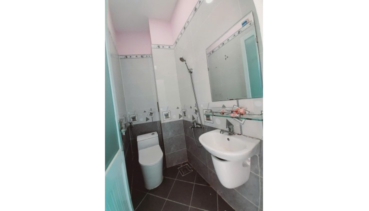 Mặt TIỀN KINH DOANH, mới ở ngay,TT Quận 2, DTSD 186m2, Giá chỉ 5.5ty