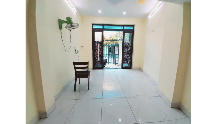 Mặt TIỀN KINH DOANH, mới ở ngay,TT Quận 2, DTSD 186m2, Giá chỉ 5.5ty