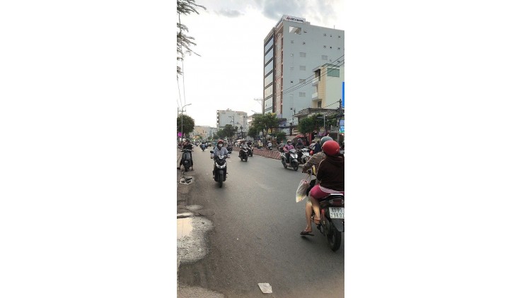 Bán nhà nát 4x20 Huỳnh Tấn Phát HXH kêu gọi  đầu tư Tân Phú Quận 7