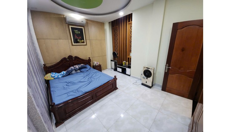 Bán nhà 5pn 4 tấng sân thượng trước và sau Huỳnh Tấn Phát Quận 7
