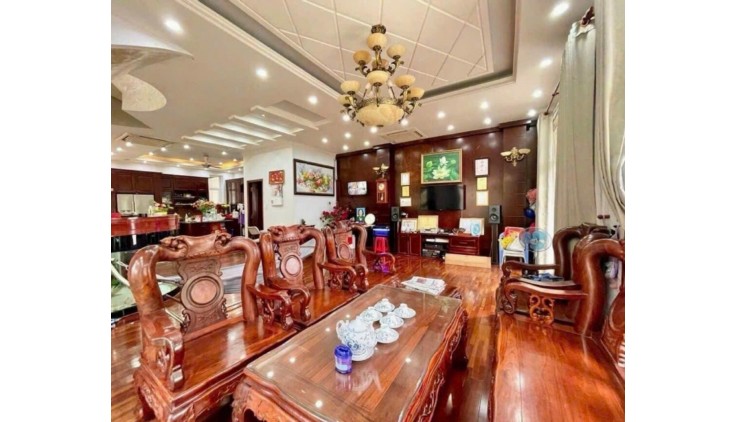 BIỆT THỰ VƯỜN KHU BÊN SÔNG SÀI GÒN TP THỦ ĐỨC. DTSD 509M. NỘI THẤT ĐẮT ĐỎ NGOẠI NHẬP. GIÁ 31 TỶ. BỚT LỘC