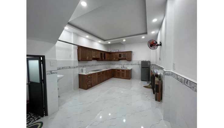 Bán nhà Thanh lý, Lý Thánh Tông, Tân Phú ,dt 4m x 14m, nhà đẹp ở ngay, chỉ 4.2