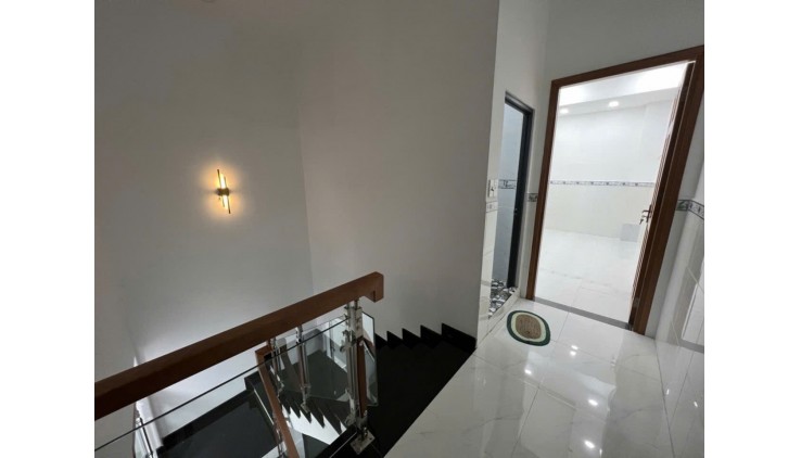 Bán nhà Thanh lý, Lý Thánh Tông, Tân Phú ,dt 4m x 14m, nhà đẹp ở ngay, chỉ 4.2