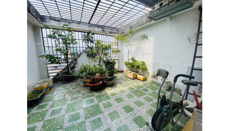 Bán nhà giá rẻ Ba Đình 4,5*11 3 tầng 4pn full nội thất p 8 quận 8